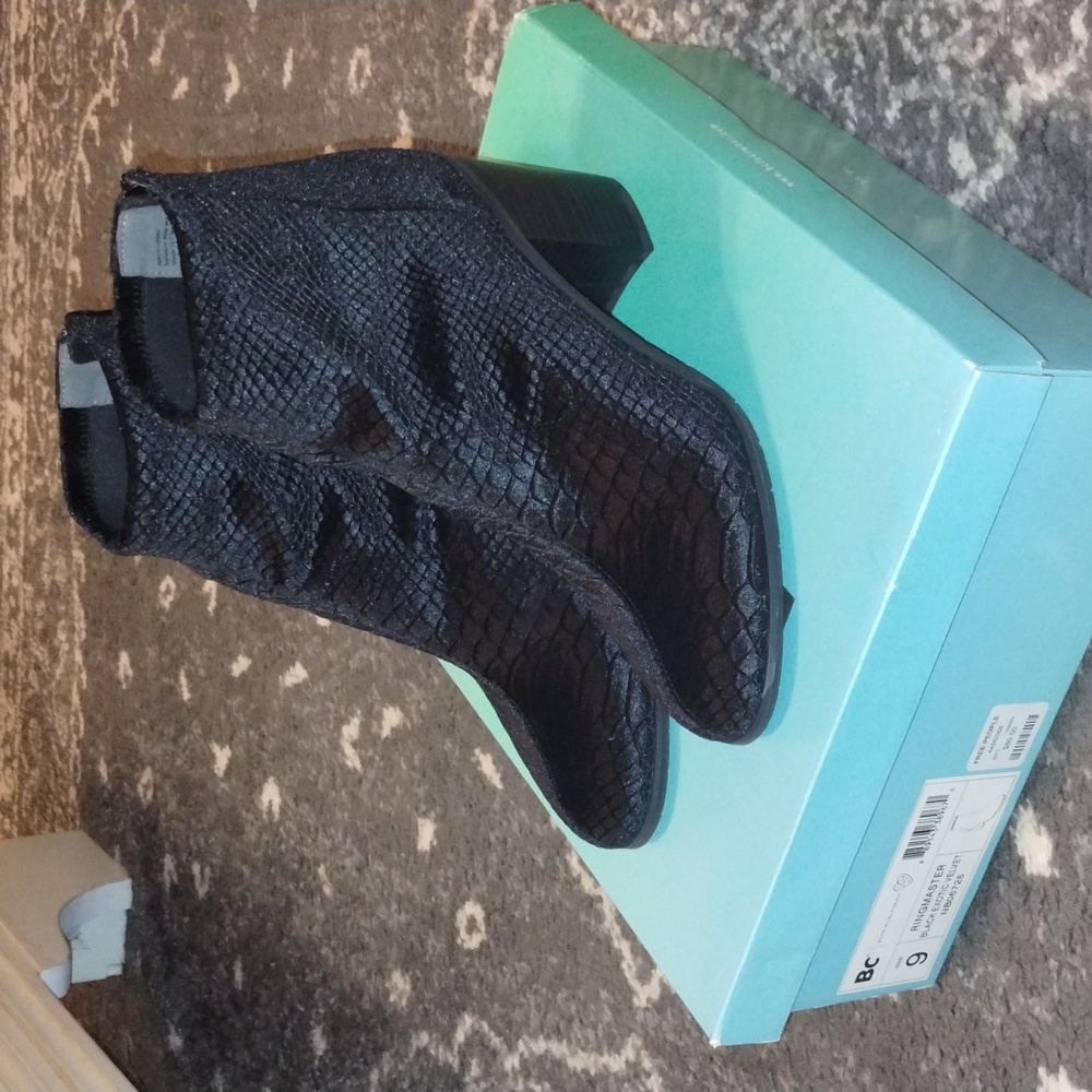 Free people born in California ringmaster Velvet booties unused